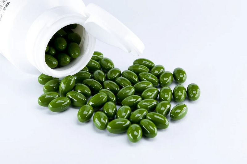 does green tea extract interact any medications